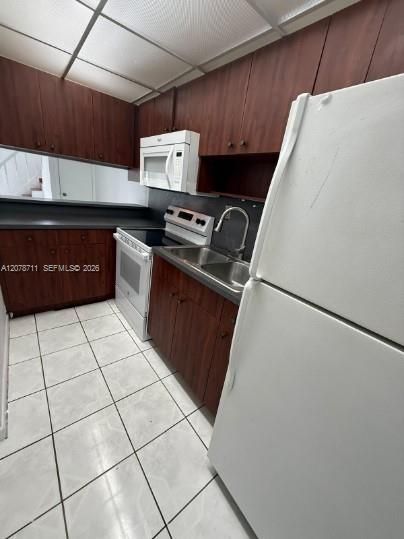 В аренду: $1,800 (2 спален, 1 ванн, 737 Квадратных фут)