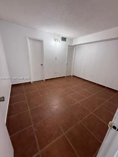 В аренду: $1,800 (2 спален, 1 ванн, 737 Квадратных фут)