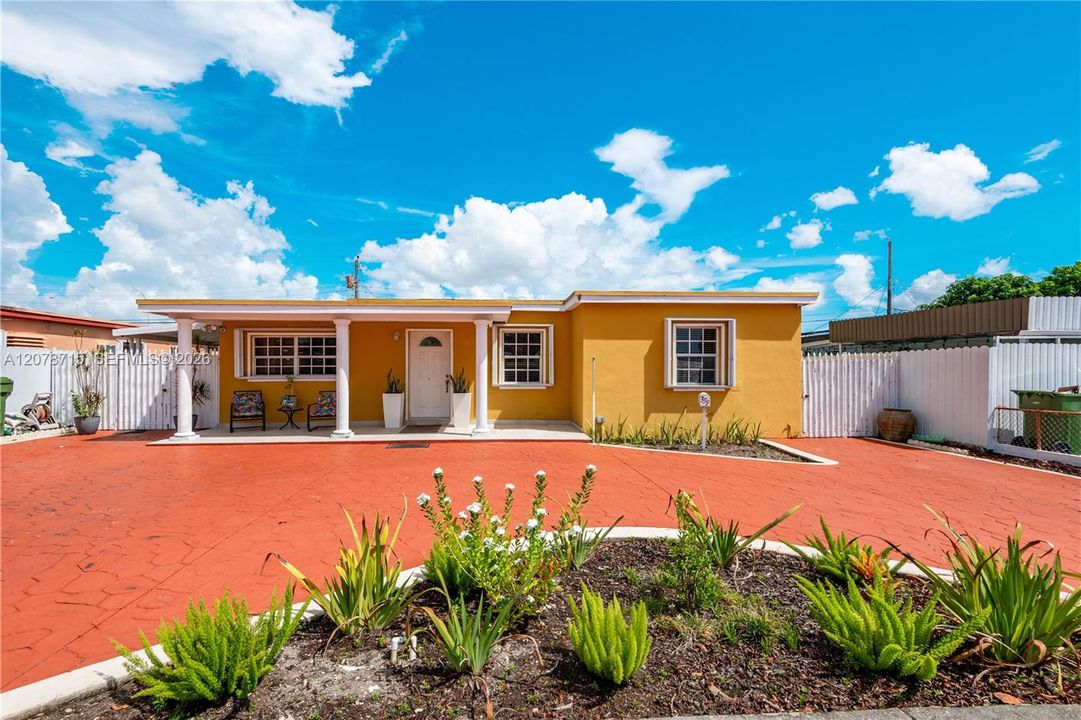 En Venta: $620,000 (4 camas, 4 baños, 1464 Pies cuadrados)