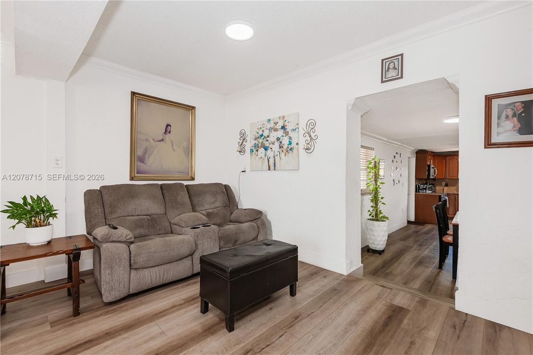En Venta: $620,000 (4 camas, 4 baños, 1464 Pies cuadrados)