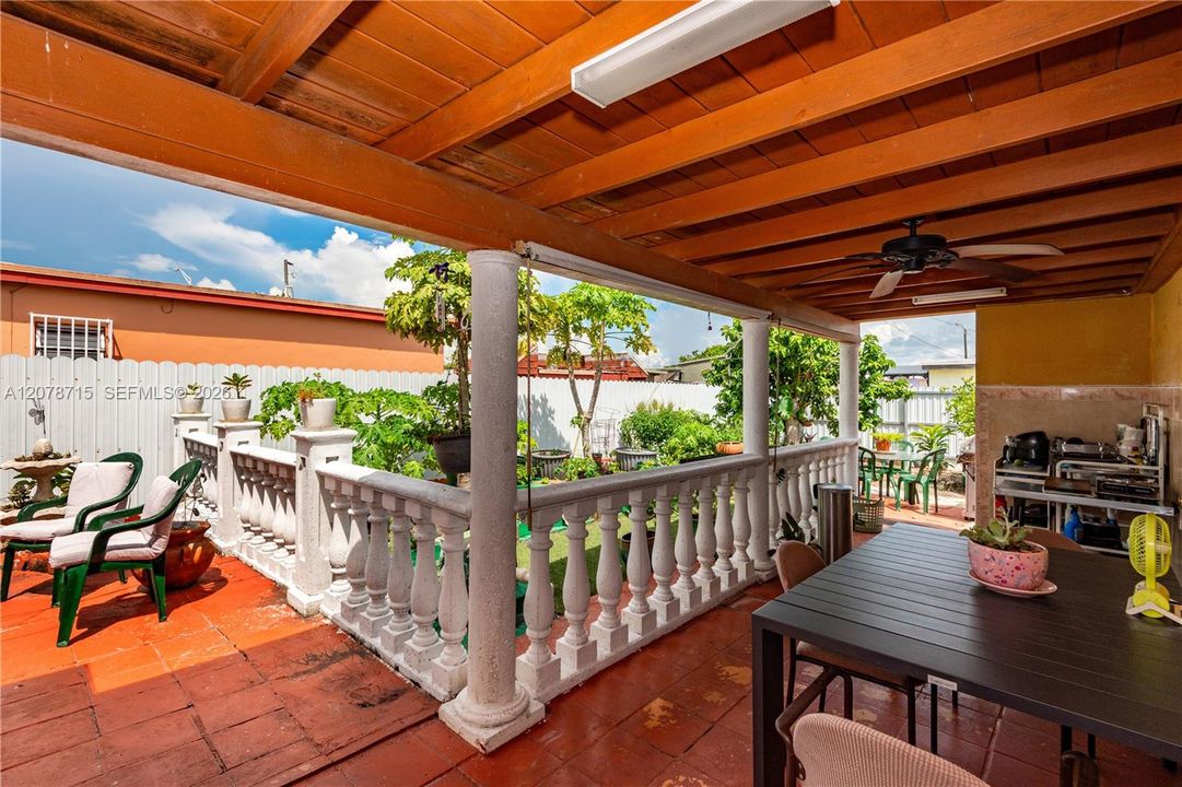 En Venta: $620,000 (4 camas, 4 baños, 1464 Pies cuadrados)