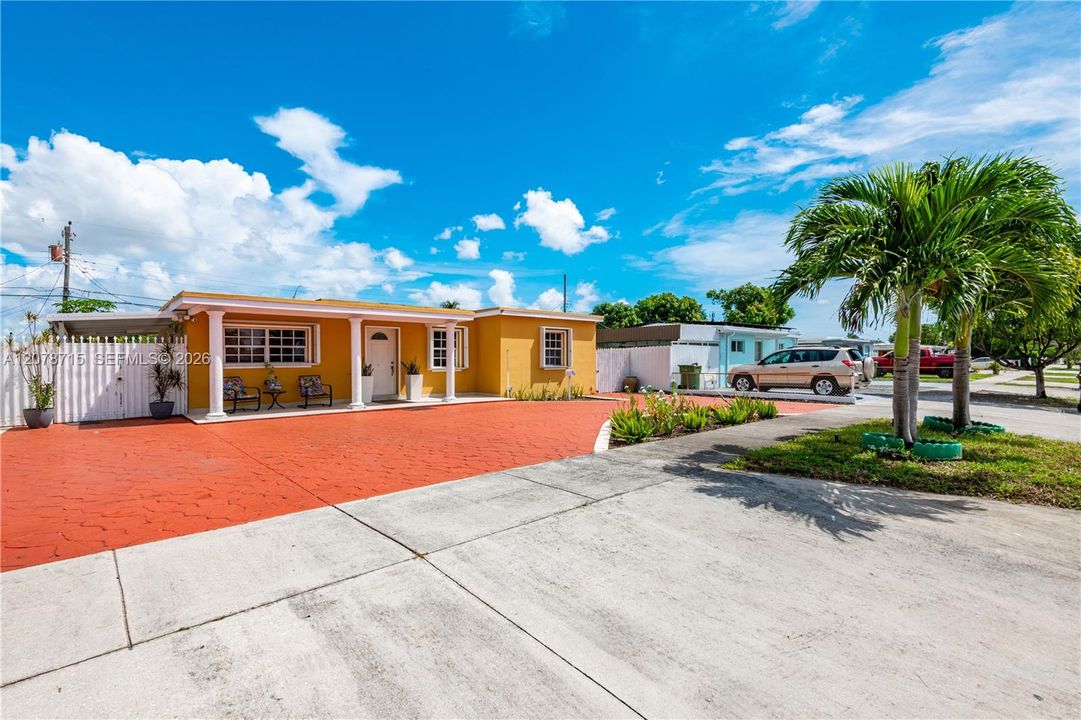 En Venta: $620,000 (4 camas, 4 baños, 1464 Pies cuadrados)