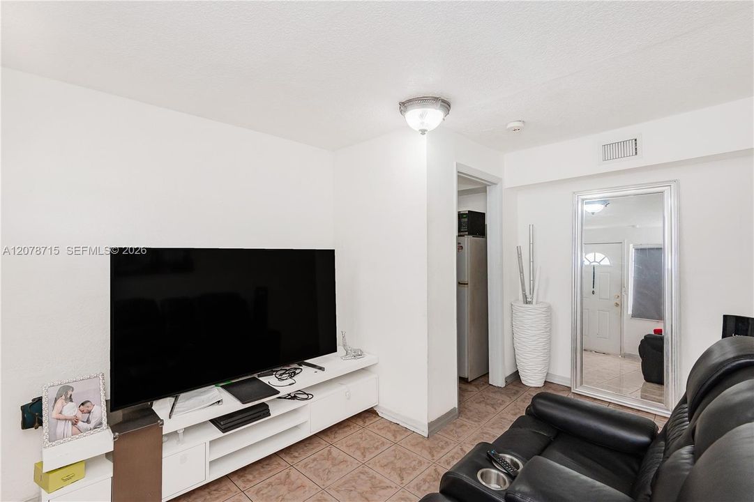 En Venta: $620,000 (4 camas, 4 baños, 1464 Pies cuadrados)
