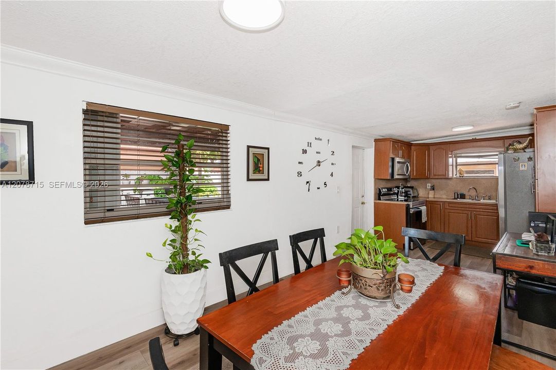 En Venta: $620,000 (4 camas, 4 baños, 1464 Pies cuadrados)
