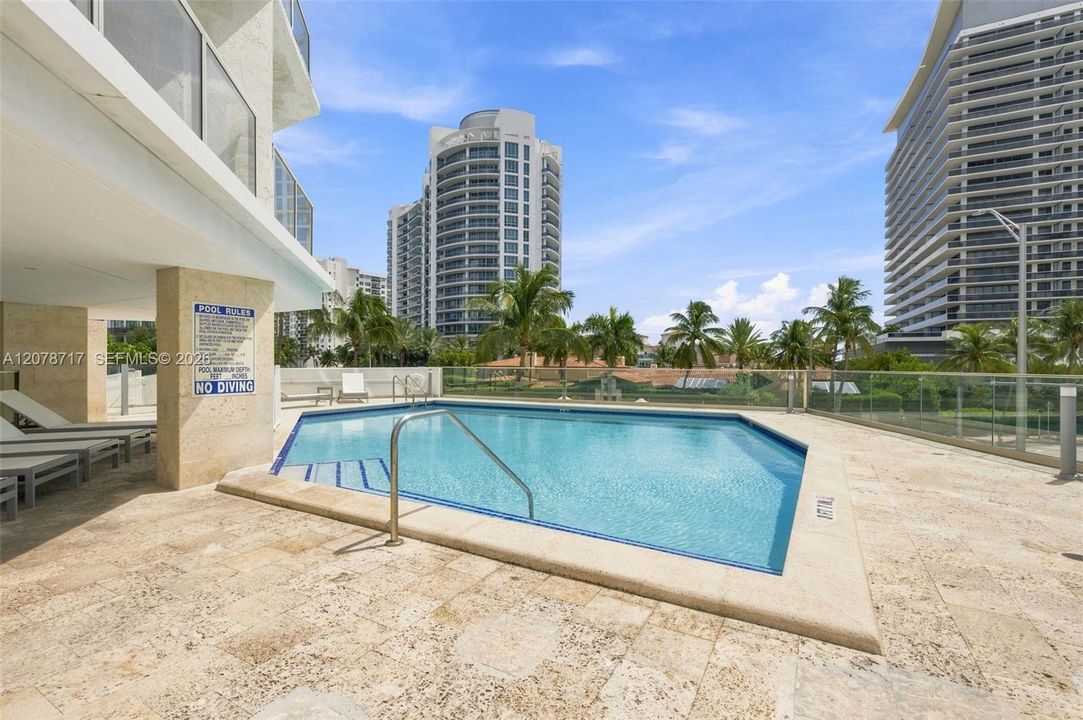 For Sale: $530,000 (2 beds, 2 baths, 970 Square Feet)