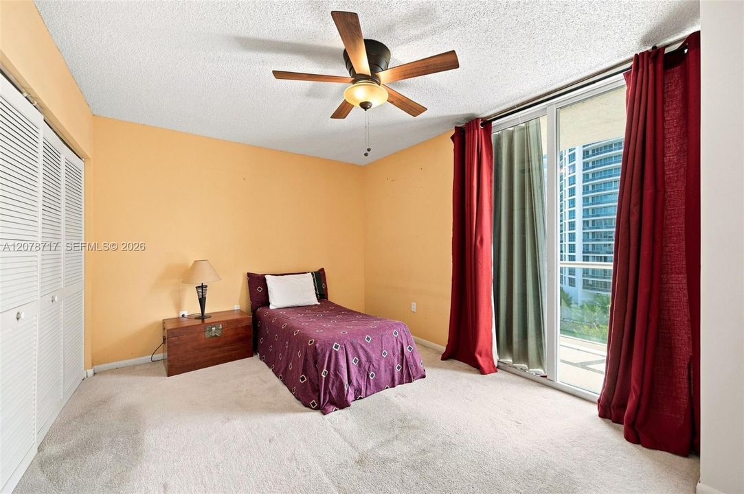For Sale: $530,000 (2 beds, 2 baths, 970 Square Feet)