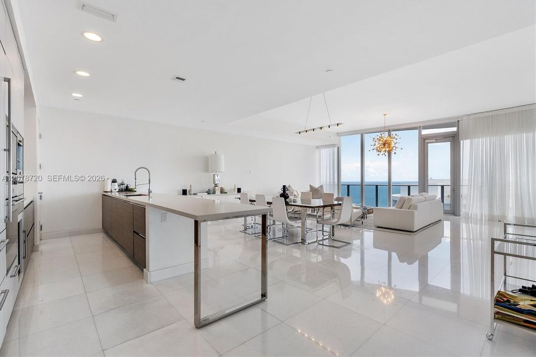 For Rent: $15,000 (2 beds, 3 baths, 2070 Square Feet)