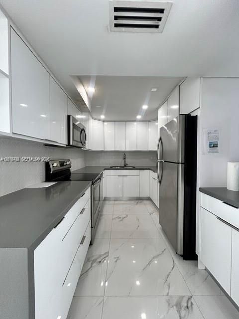 For Rent: $3,775 (3 beds, 2 baths, 1290 Square Feet)