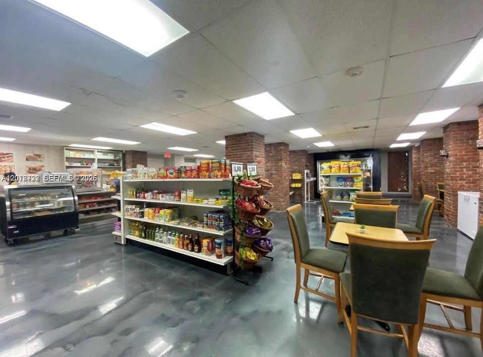 For Rent: $3,775 (3 beds, 2 baths, 1290 Square Feet)