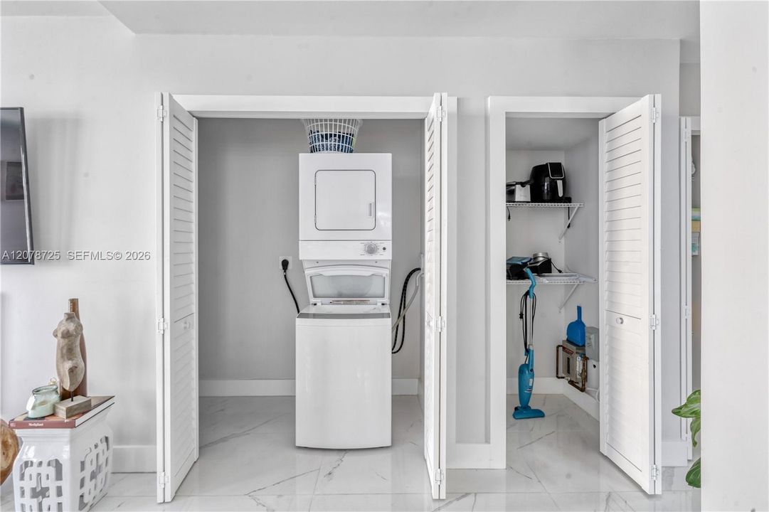 В аренду: $4,250 (3 спален, 3 ванн, 1428 Квадратных фут)