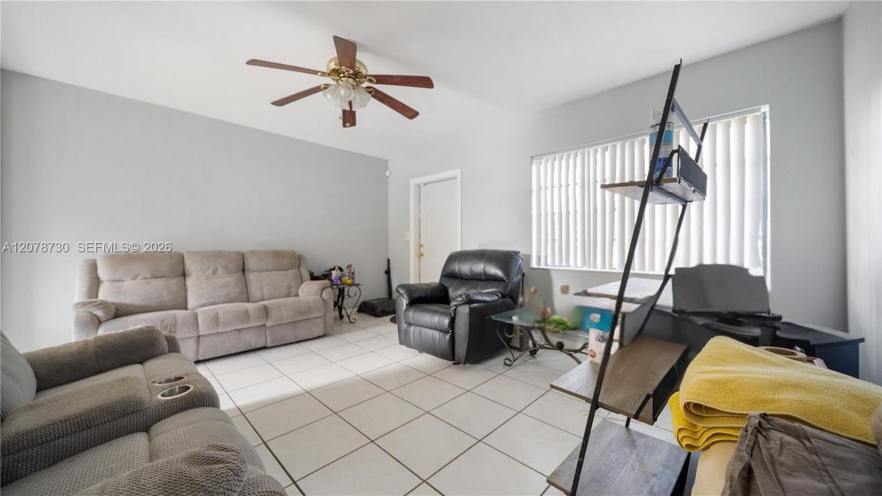 En Venta: $449,000 (3 camas, 2 baños, 984 Pies cuadrados)