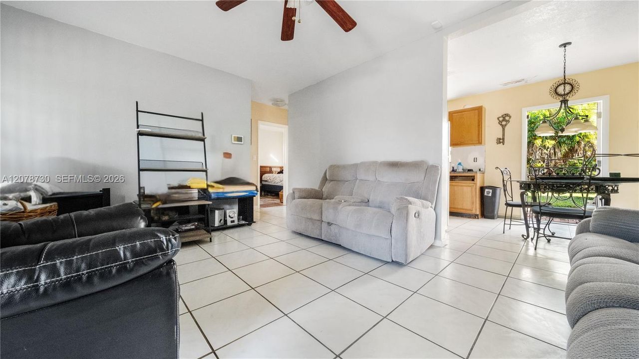 En Venta: $449,000 (3 camas, 2 baños, 984 Pies cuadrados)