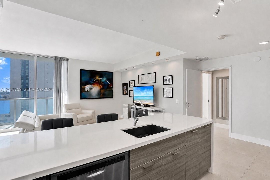 En Venta: $750,000 (2 camas, 2 baños, 1126 Pies cuadrados)