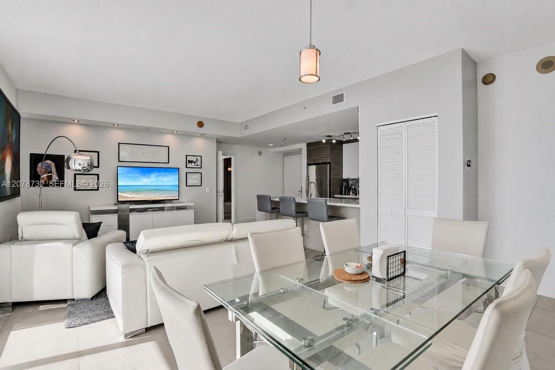 En Venta: $750,000 (2 camas, 2 baños, 1126 Pies cuadrados)