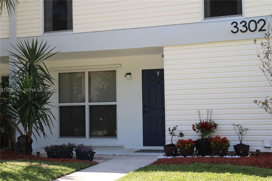 For Sale: $356,000 (4 beds, 2 baths, 1670 Square Feet)
