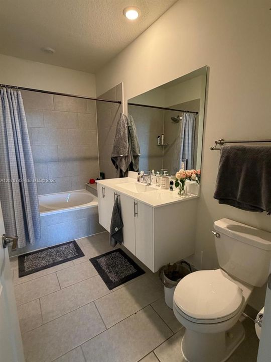 For Rent: $2,450 (1 beds, 1 baths, 738 Square Feet)