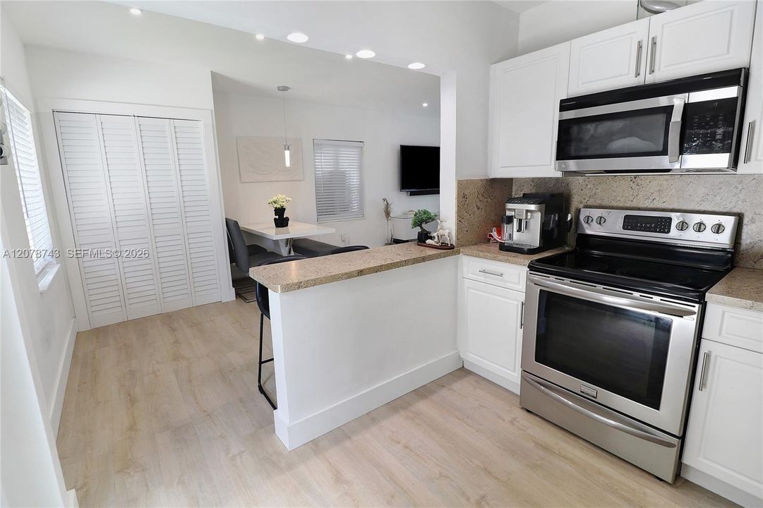 For Sale: $530,000 (3 beds, 1 baths, 975 Square Feet)