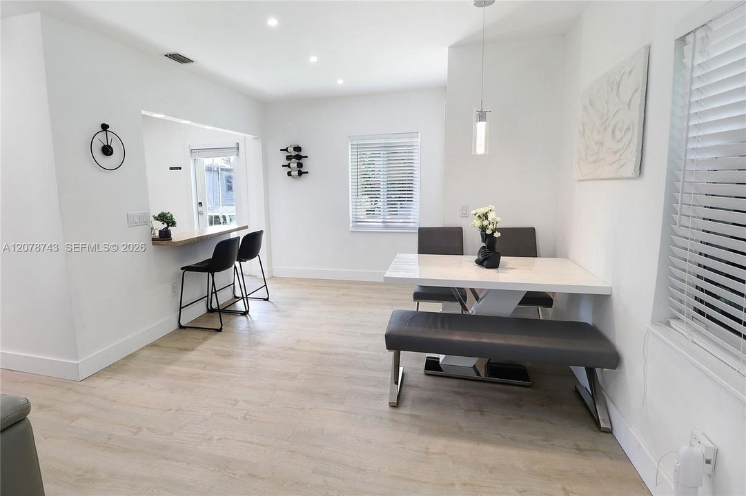 For Sale: $530,000 (3 beds, 1 baths, 975 Square Feet)