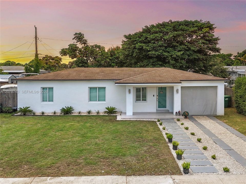 For Sale: $530,000 (3 beds, 1 baths, 975 Square Feet)