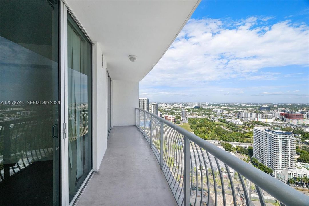For Sale: $379,000 (1 beds, 1 baths, 791 Square Feet)