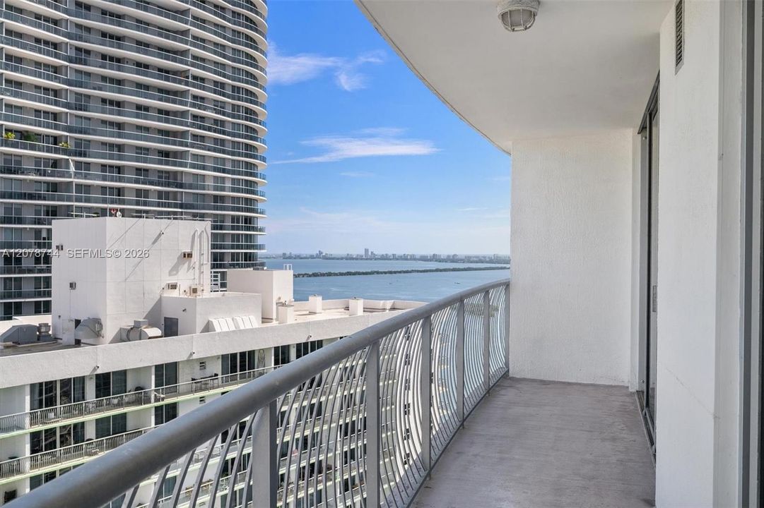 For Sale: $379,000 (1 beds, 1 baths, 791 Square Feet)