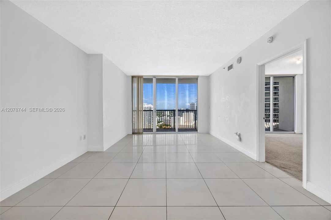 For Sale: $379,000 (1 beds, 1 baths, 791 Square Feet)