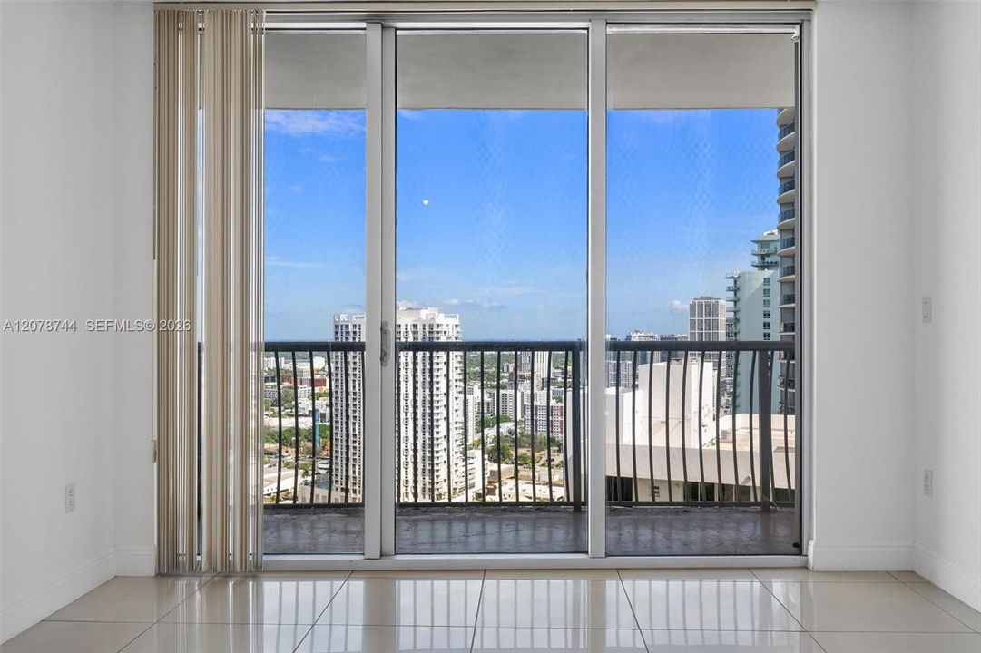 For Sale: $379,000 (1 beds, 1 baths, 791 Square Feet)