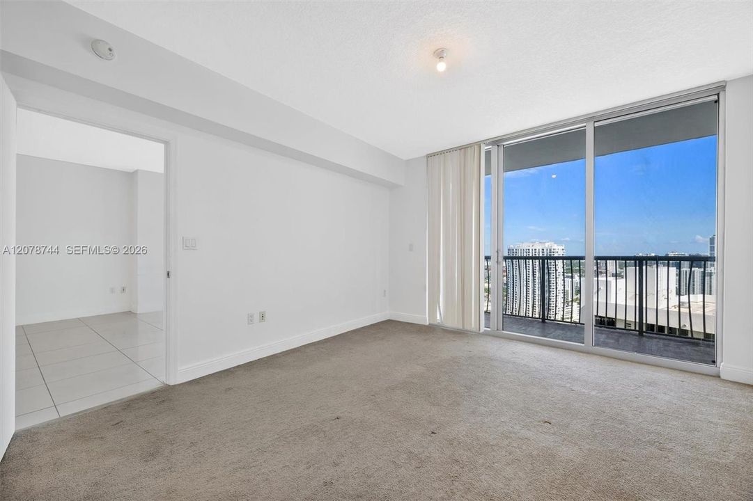 For Sale: $379,000 (1 beds, 1 baths, 791 Square Feet)