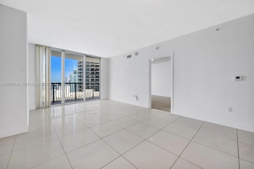 For Sale: $379,000 (1 beds, 1 baths, 791 Square Feet)