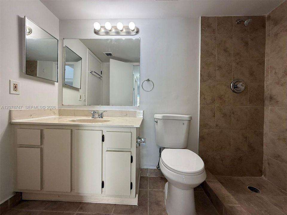 В аренду: $3,000 (3 спален, 2 ванн, 1430 Квадратных фут)