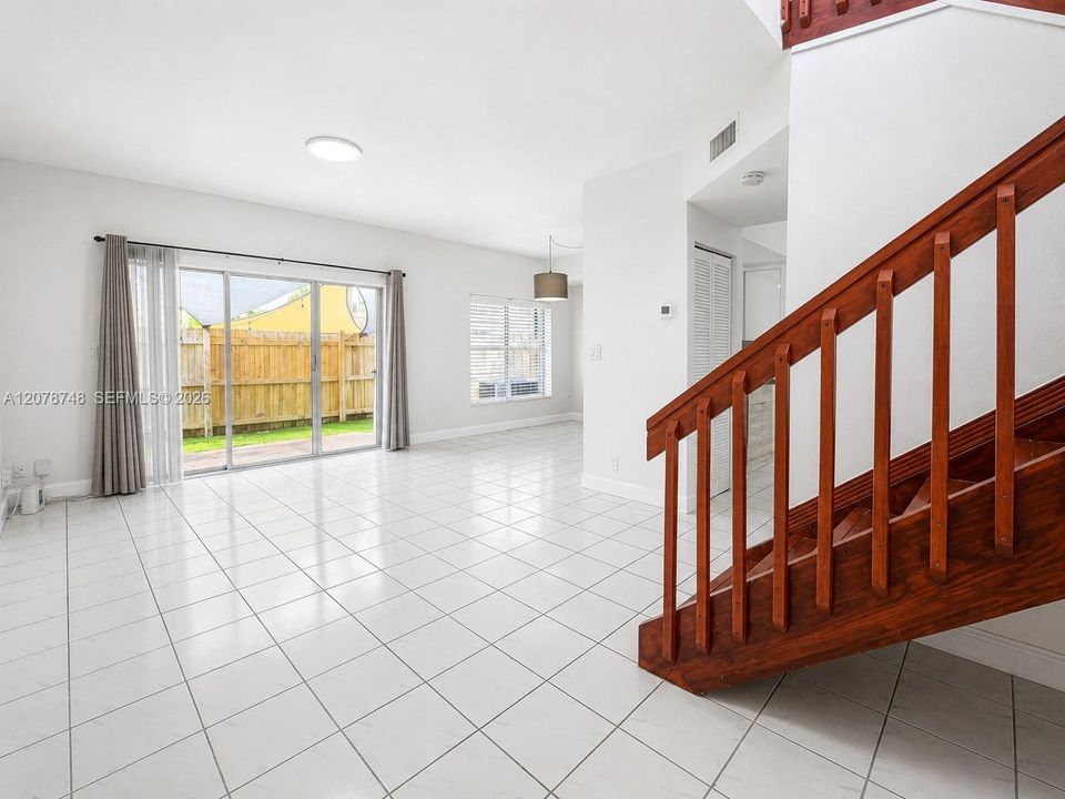 For Rent: $2,850 (2 beds, 2 baths, 1316 Square Feet)