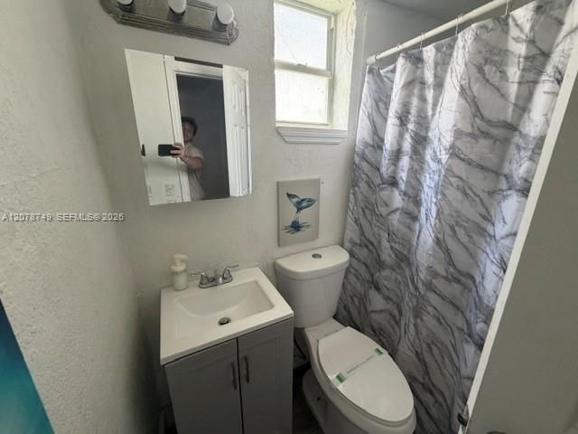 For Rent: $1,600 (1 beds, 1 baths, 3891 Square Feet)