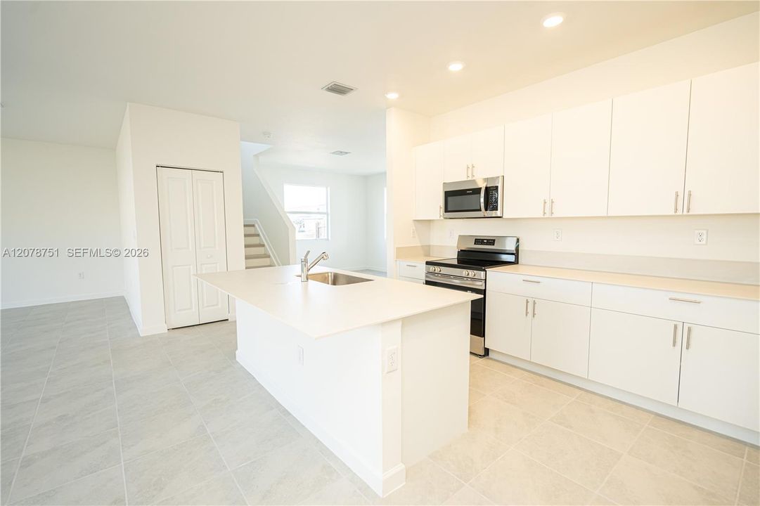 For Rent: $3,900 (5 beds, 3 baths, 2632 Square Feet)