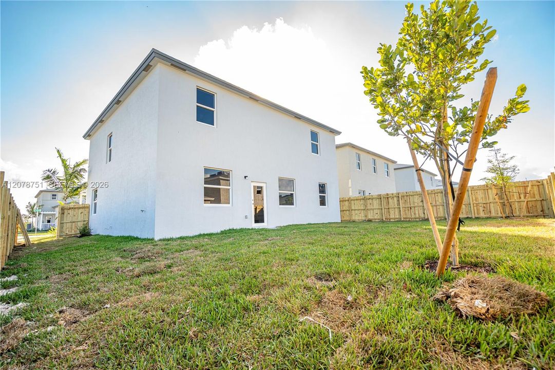 For Rent: $3,900 (5 beds, 3 baths, 2632 Square Feet)