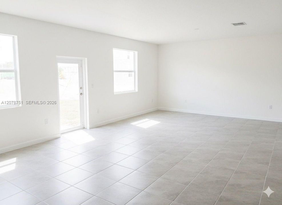 For Rent: $3,900 (5 beds, 3 baths, 2632 Square Feet)