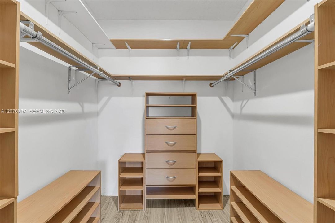 В аренду: $2,200 (2 спален, 2 ванн, 1060 Квадратных фут)