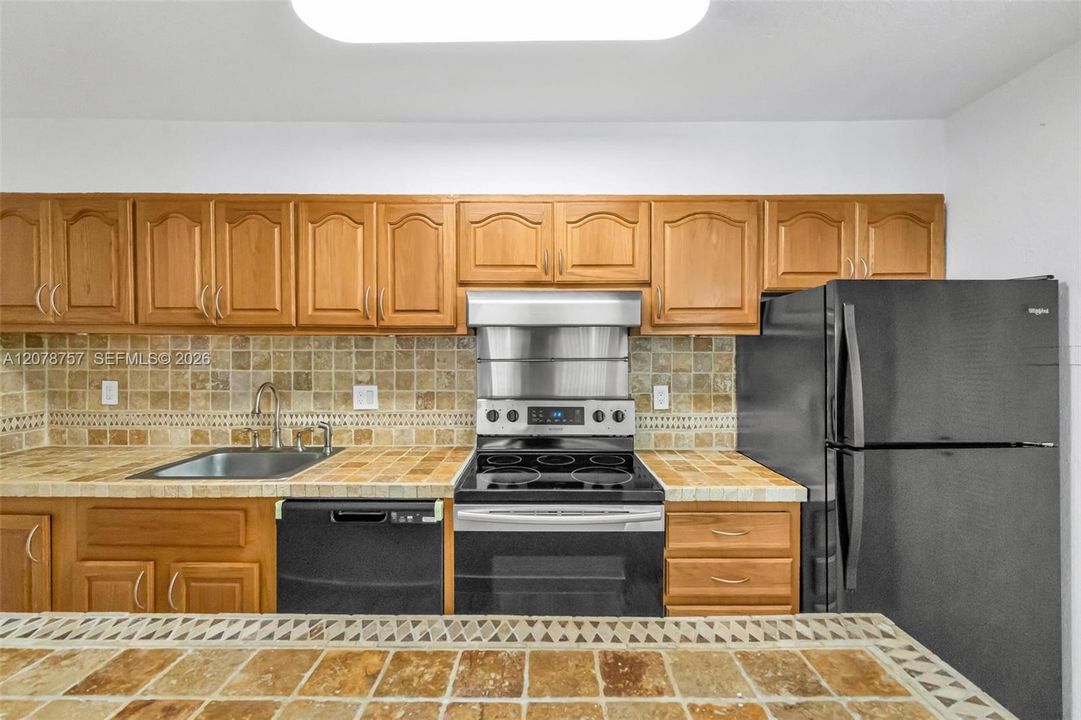 В аренду: $2,200 (2 спален, 2 ванн, 1060 Квадратных фут)
