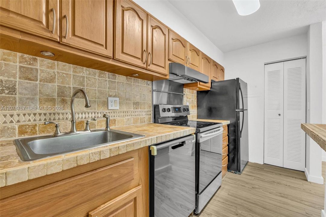 В аренду: $2,200 (2 спален, 2 ванн, 1060 Квадратных фут)