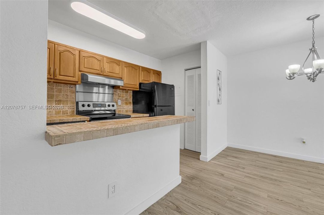 В аренду: $2,200 (2 спален, 2 ванн, 1060 Квадратных фут)