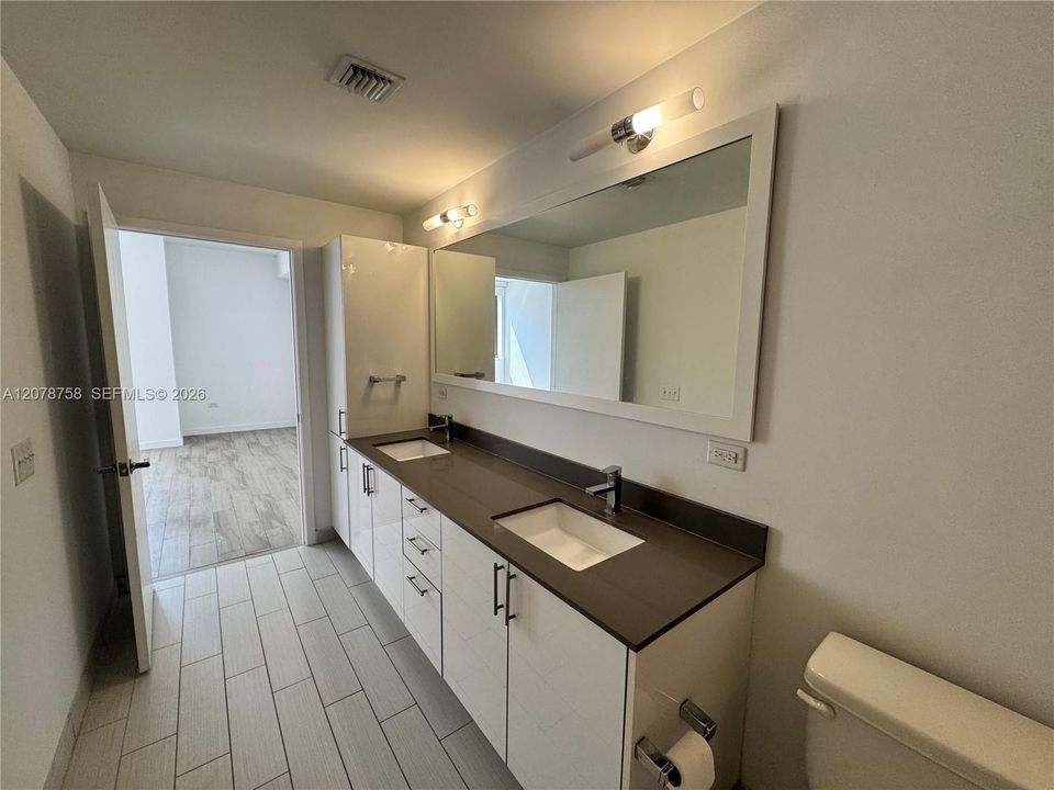 For Rent: $4,400 (2 beds, 2 baths, 1097 Square Feet)