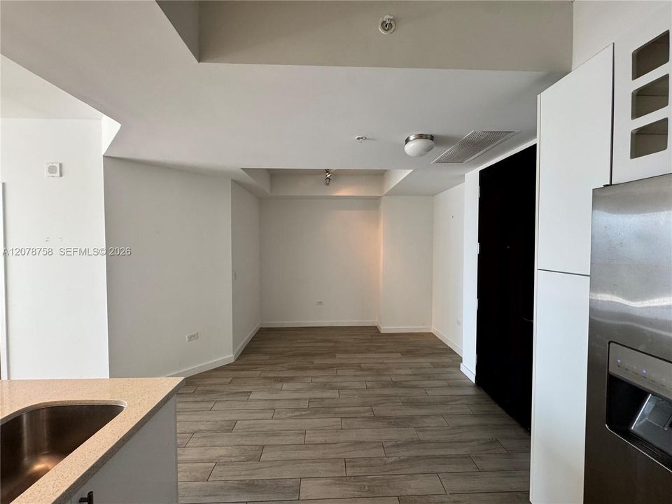For Rent: $4,400 (2 beds, 2 baths, 1097 Square Feet)