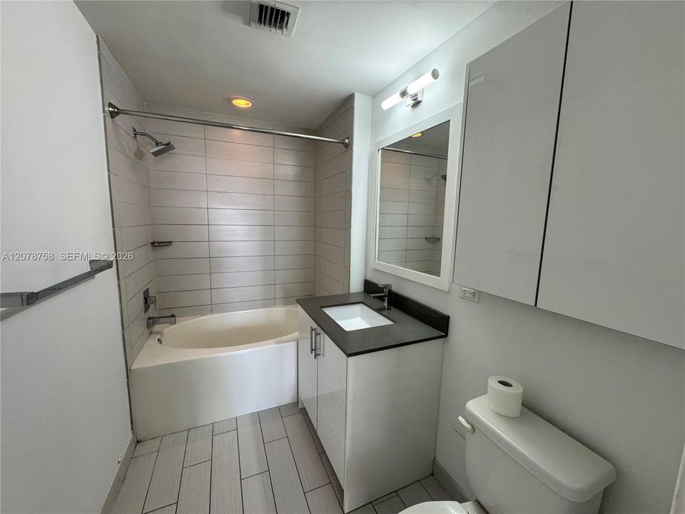 For Rent: $4,400 (2 beds, 2 baths, 1097 Square Feet)