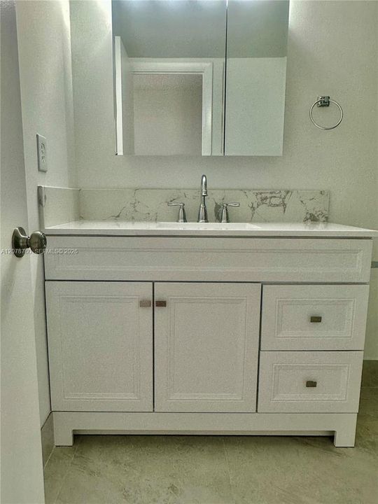В аренду: $2,500 (2 спален, 2 ванн, 1075 Квадратных фут)