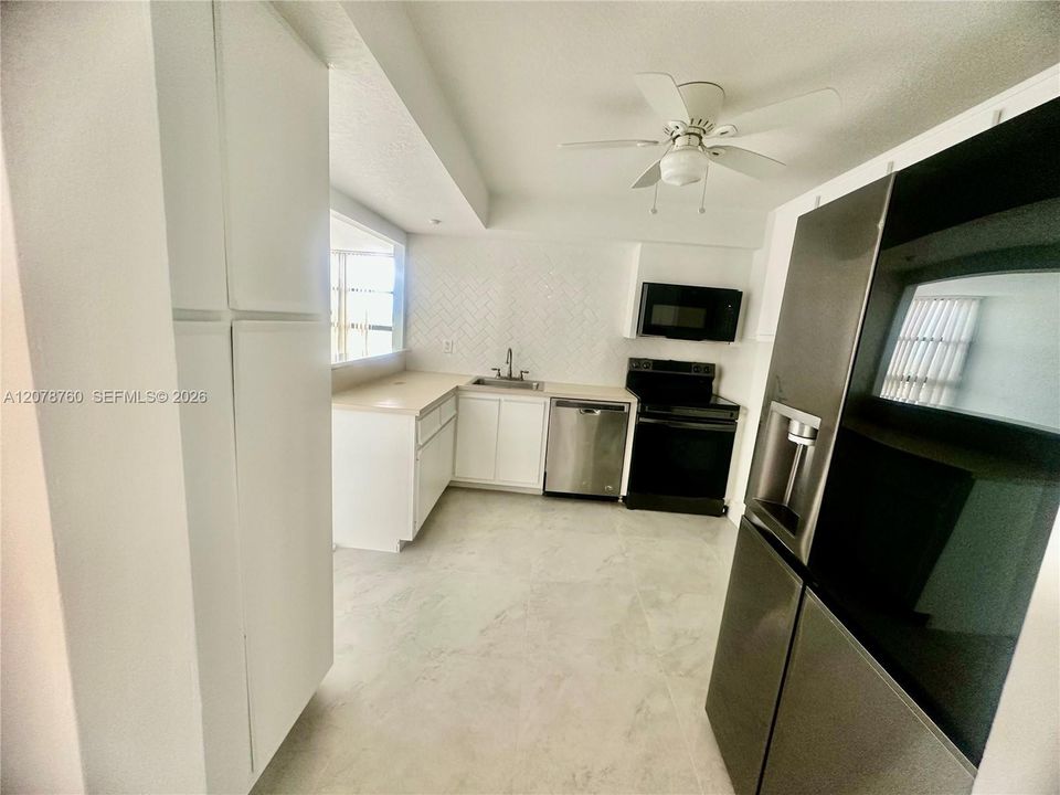 В аренду: $2,500 (2 спален, 2 ванн, 1075 Квадратных фут)
