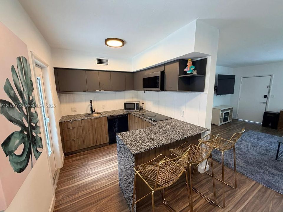 For Rent: $2,000 (10 beds, 10 baths, 8202 Square Feet)
