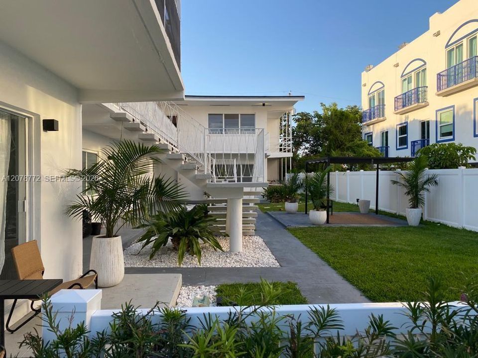 For Rent: $2,000 (10 beds, 10 baths, 8202 Square Feet)