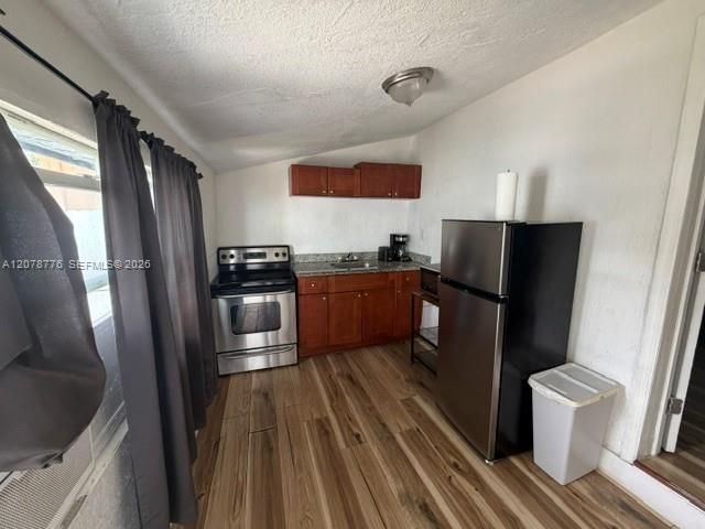 For Rent: $1,600 (1 beds, 1 baths, 3891 Square Feet)