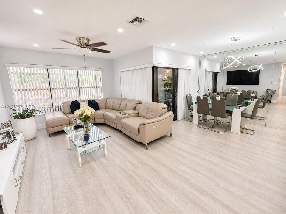 En Venta: $485,000 (2 camas, 2 baños, 1089 Pies cuadrados)