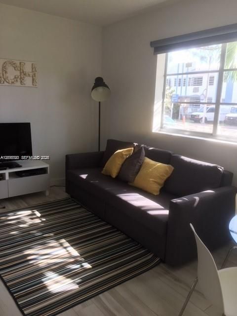 For Rent: $1,900 (1 beds, 1 baths, 534 Square Feet)