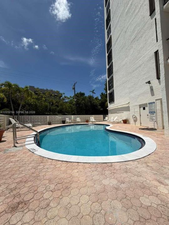 For Sale: $770,000 (2 beds, 2 baths, 1105 Square Feet)